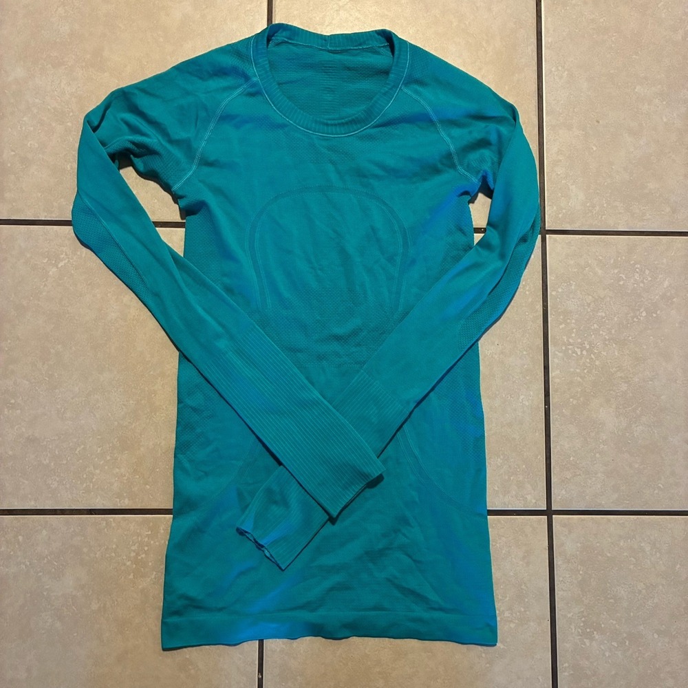 Lululemon Women's XS Blue Long Sleeve Training Athletic Shirt